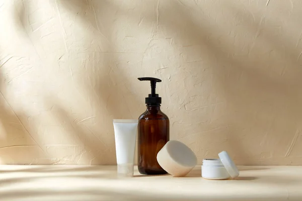 Gel de ducha, jabón, crema hidratante y exfoliante corporal — Foto de Stock
