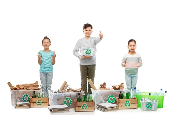 Children l sorting paper, metal and plastic waste — Stock Photo, Image