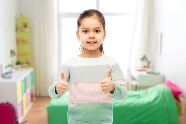 Feliz sonriente chica mostrando pulgares hacia arriba —  Fotos de Stock