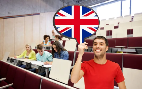 Sorrindo homem com bandeira britânica na bolha de texto — Fotografia de Stock