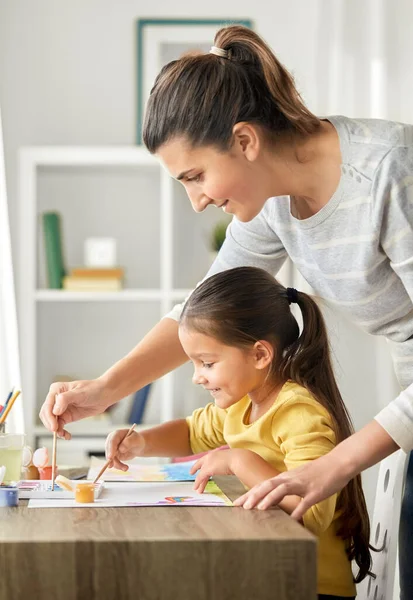 Mother with little daughter drawing at home — Stock Photo, Image