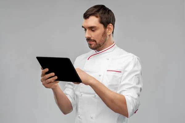 Chef masculino com computador tablet pc — Fotografia de Stock