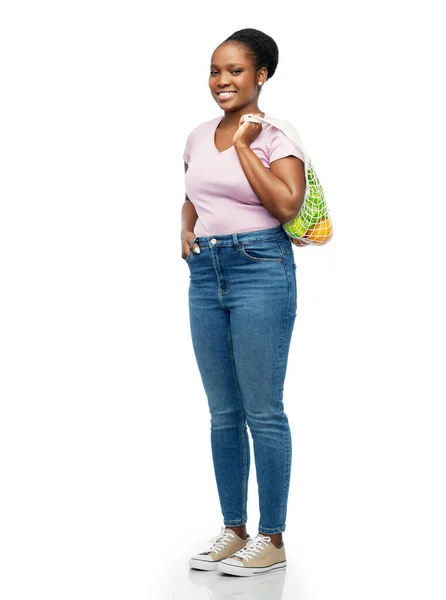 African woman with food in reusable string bag — Stock Photo, Image