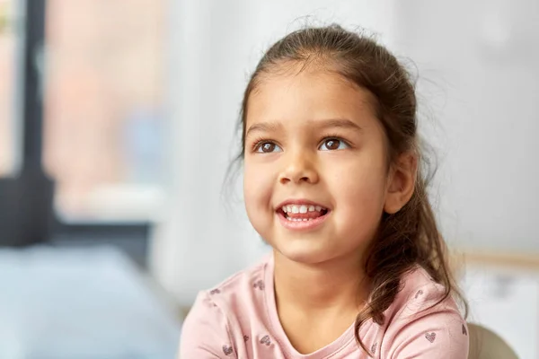 Portrait of happy smiling little girl at home — Stock Photo, Image