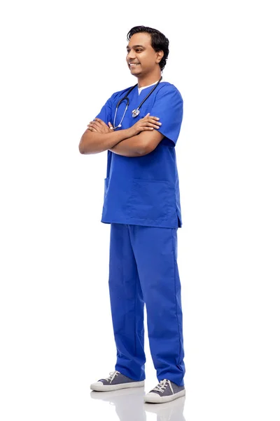 파란색 군복을 입은 행복 한 인도의 의사나 간호사 — 스톡 사진