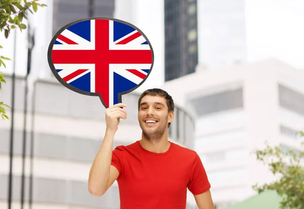 문자 거품에 영국 국기를 흔들며 웃고 있는 남자 로열티 프리 스톡 이미지