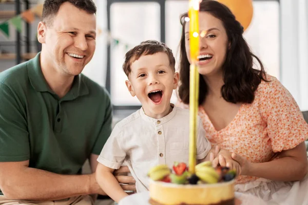 Happy family with birthday cake at home — Stock Photo, Image