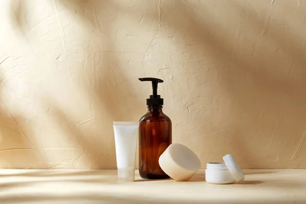 Gel de ducha, jabón, crema hidratante y exfoliante corporal — Foto de Stock