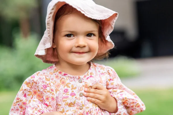 Happy little baby girl outdoors in summer — Stock Photo, Image