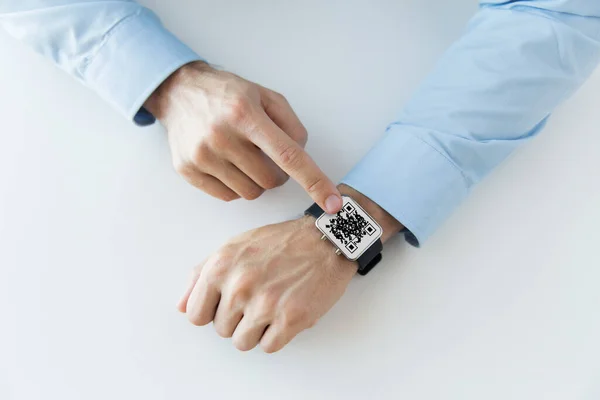 Mans hands with qr code on smart watch — Stock Photo, Image