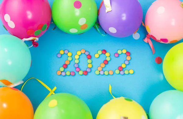 Año nuevo 2022 fecha de fiesta con globos — Foto de Stock