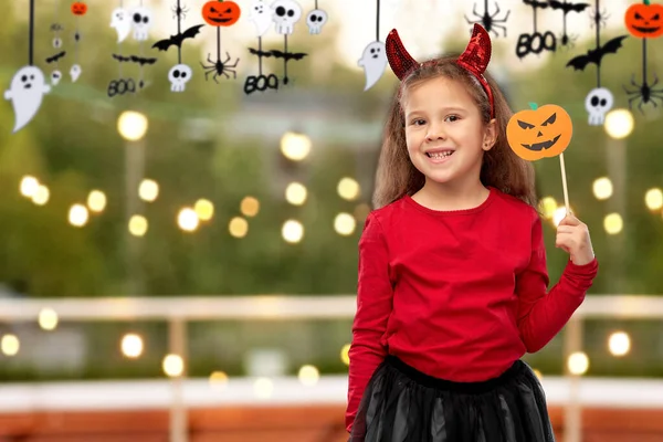 Girl in halloween costume with jack-o-lantern — Stock Photo, Image