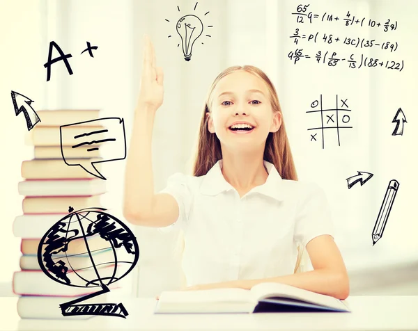 Estudiante chica estudiando en la escuela — Foto de Stock