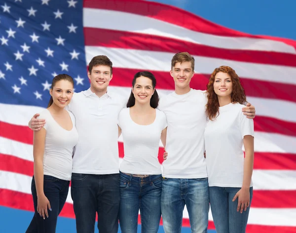 Group of smiling teenagers in white blank t-shirts — Stock Photo, Image