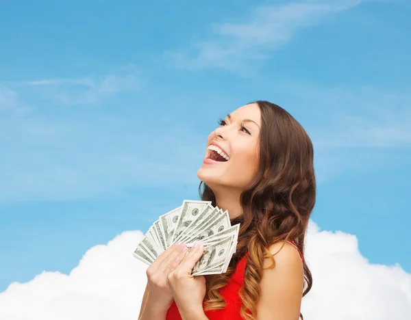 Žena v červené šaty s námi dolar peníze — Stock fotografie
