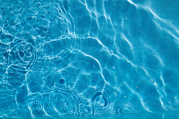 Agua en la piscina, el mar o el océano — Foto de Stock