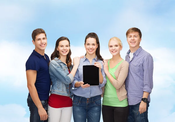 Schüler zeigen leeren Tablet-PC-Bildschirm — Stockfoto