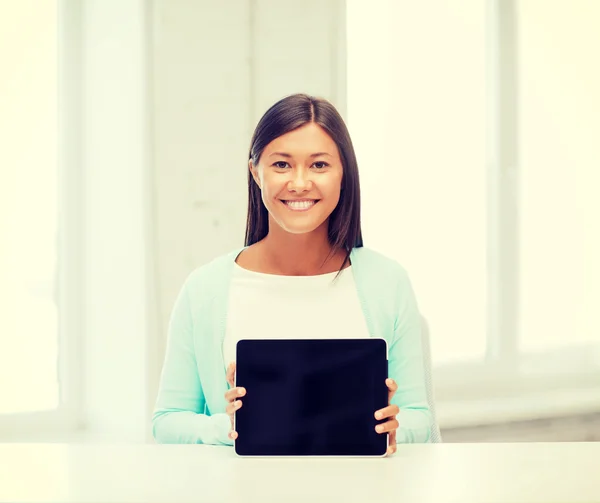 Mujer de negocios o estudiante con tableta pc — Foto de Stock