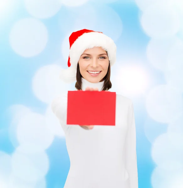 Mujer en sombrero de ayudante de santa con tarjeta roja en blanco —  Fotos de Stock