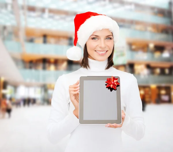 Mujer en sombrero de ayudante de santa con la tableta pc — Foto de Stock