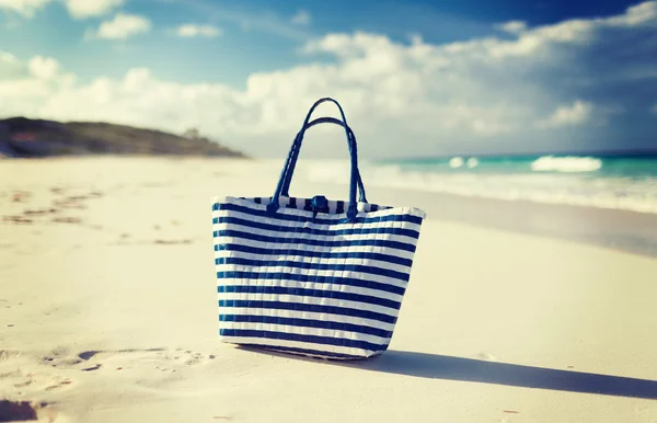 Close up of beach bag at seaside — Stock Photo, Image