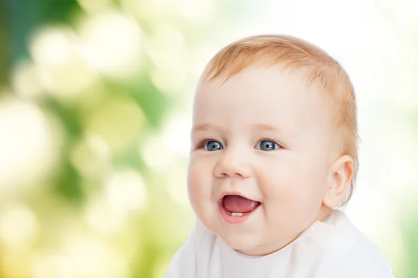 Lächelndes kleines Baby — Stockfoto