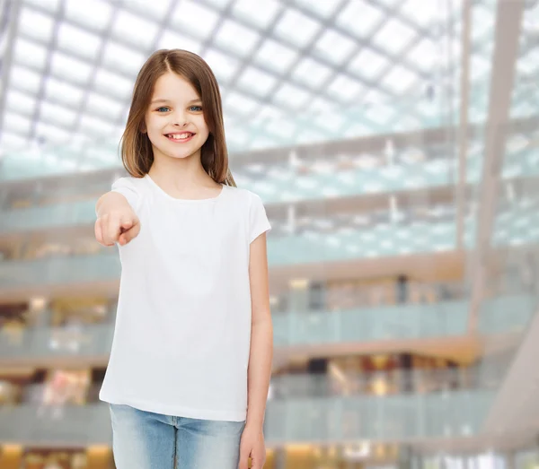 Smiling little girl in white blank t-shirt — Stock Photo, Image