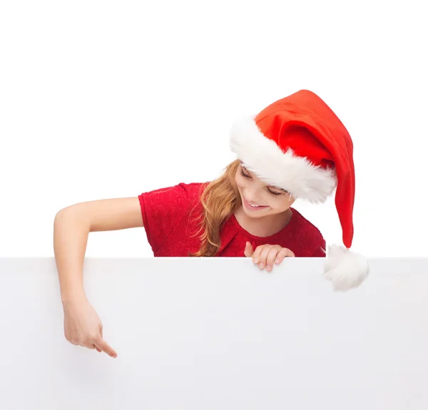 Niño en sombrero ayudante de santa con pizarra blanca en blanco — Foto de Stock