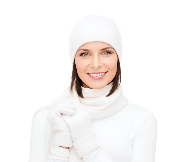 Kvinna i hatt, ljuddämpare och handskar — Stockfoto