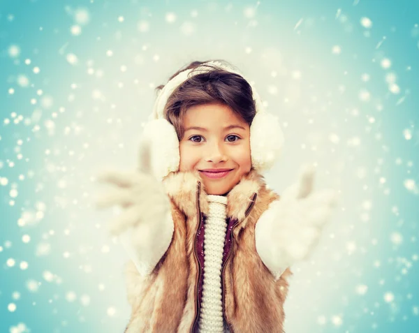 Happy littl girl in winter clothes — Stock Photo, Image