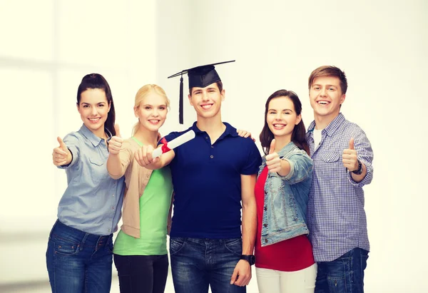 Group of students with diploma showing thumbs up — Stock Photo, Image