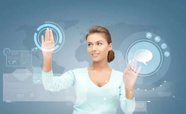 Smiling businesswoman working with virtual screen — Stock Photo, Image