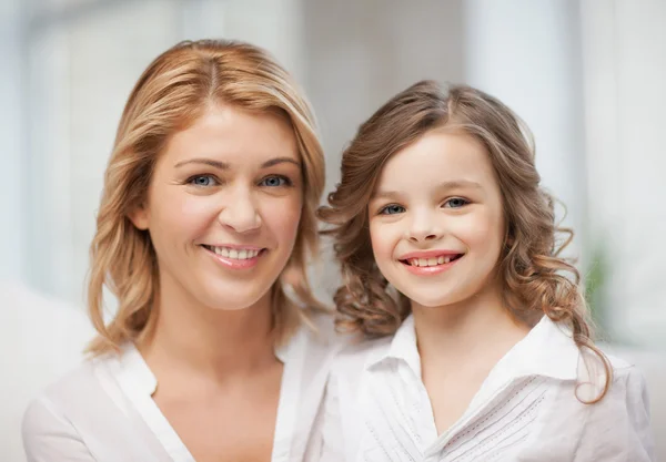 Madre e hija — Foto de Stock