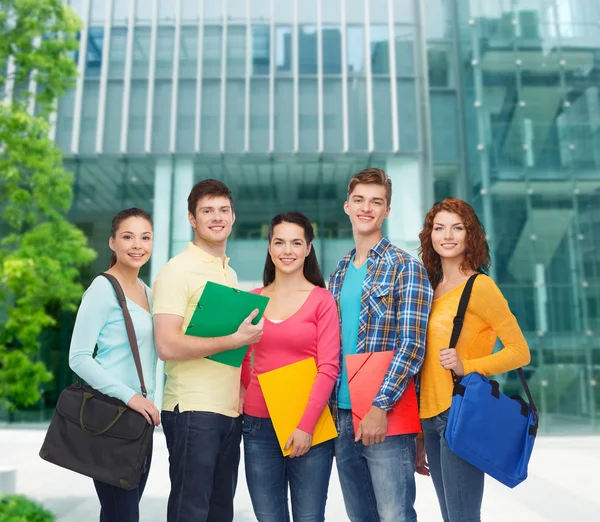 Groep van lachende tieners — Stockfoto