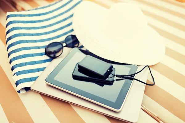 Close up of tablet pc and smartphone on beach — Stock Photo, Image