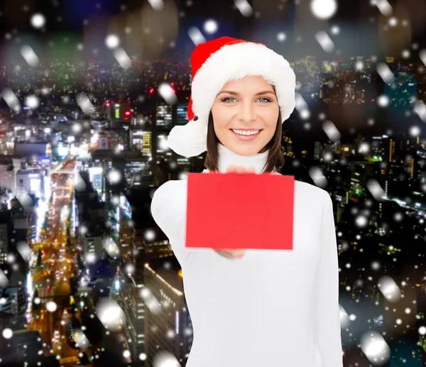 空白红卡的圣诞老人 helper 帽子的女人 — 图库照片