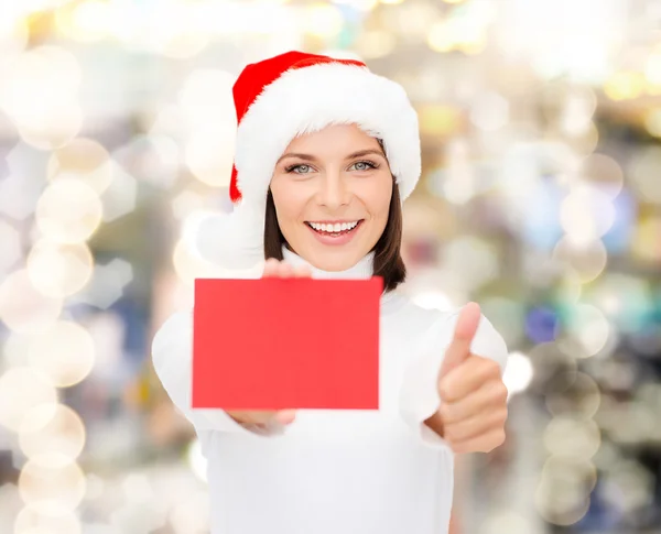 Boş kırmızı kart ile santa yardımcı şapkalı kadın — Stok fotoğraf