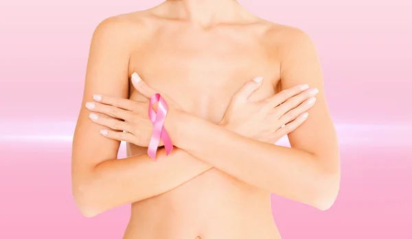 Naked woman with breast cancer awareness ribbon — Stock Photo, Image