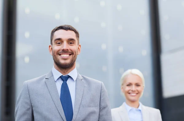 Close up van Glimlachende zakenmensen — Stockfoto