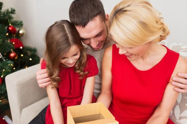 Happy family opening gift box — Stock Photo, Image