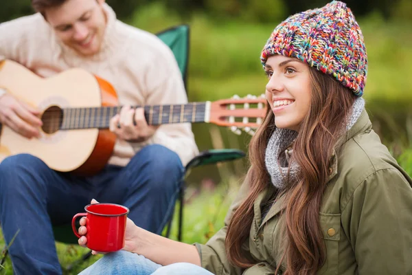 Smiling couple with guitar in camping — Stock Photo, Image