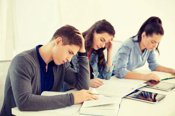 Students with notebooks and tablet pc at school — Stock Photo, Image