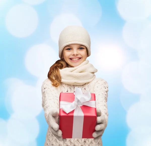 Dreaming girl in winter clothes with gift box — Stock Photo, Image