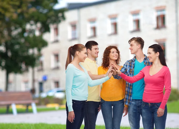 Group of smiling teenagers over campus background — Stock Photo, Image