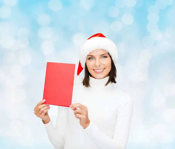 Mujer sonriente en sombrero de santa con tarjeta de felicitación —  Fotos de Stock