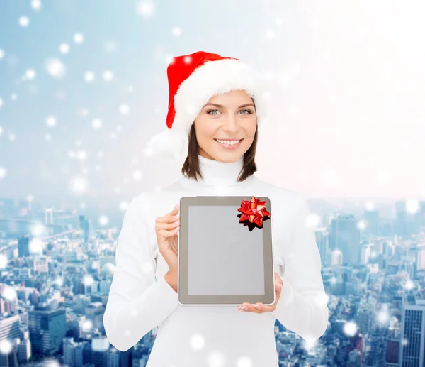 通过使用 tablet pc 的圣诞老人 helper 帽子的女人 — 图库照片