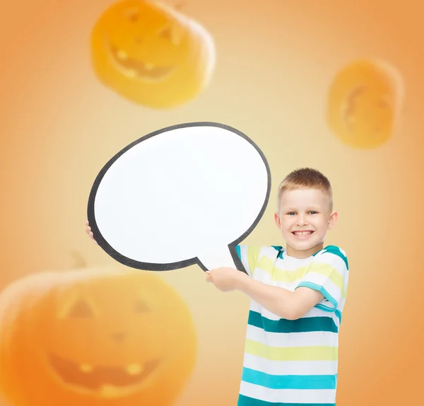 Sorrindo menino segurando grande bolha de texto branco — Fotografia de Stock
