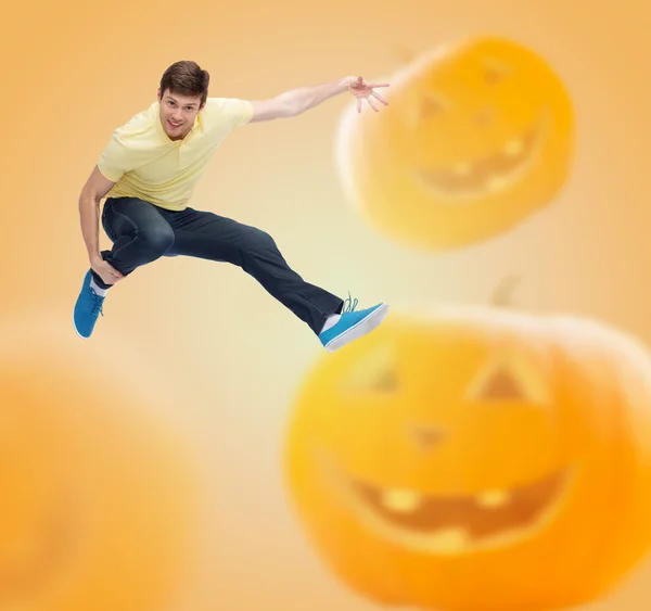 Smiling young man jumping in air — Stock Photo, Image