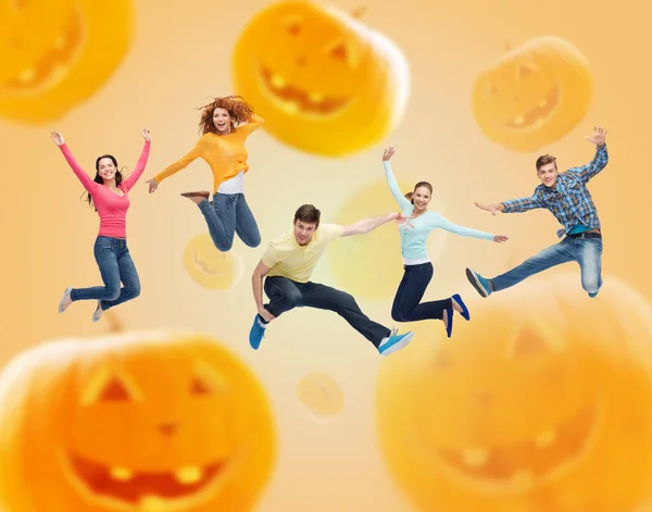 Group of smiling teenagers jumping in air — Stock Photo, Image