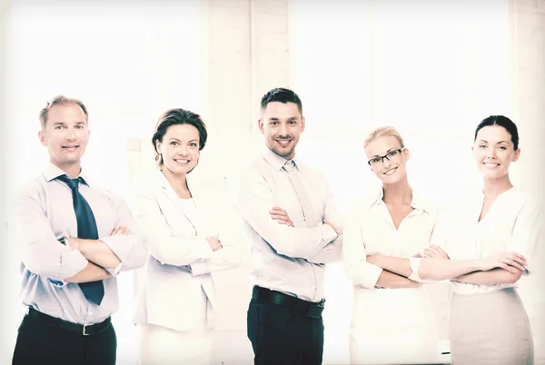 Equipe de negócios amigável no escritório — Fotografia de Stock